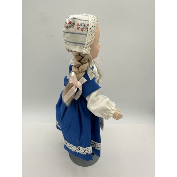 Vintage 1986 Effanbee Sweden Dolls Of The World - Picture 5 of 7